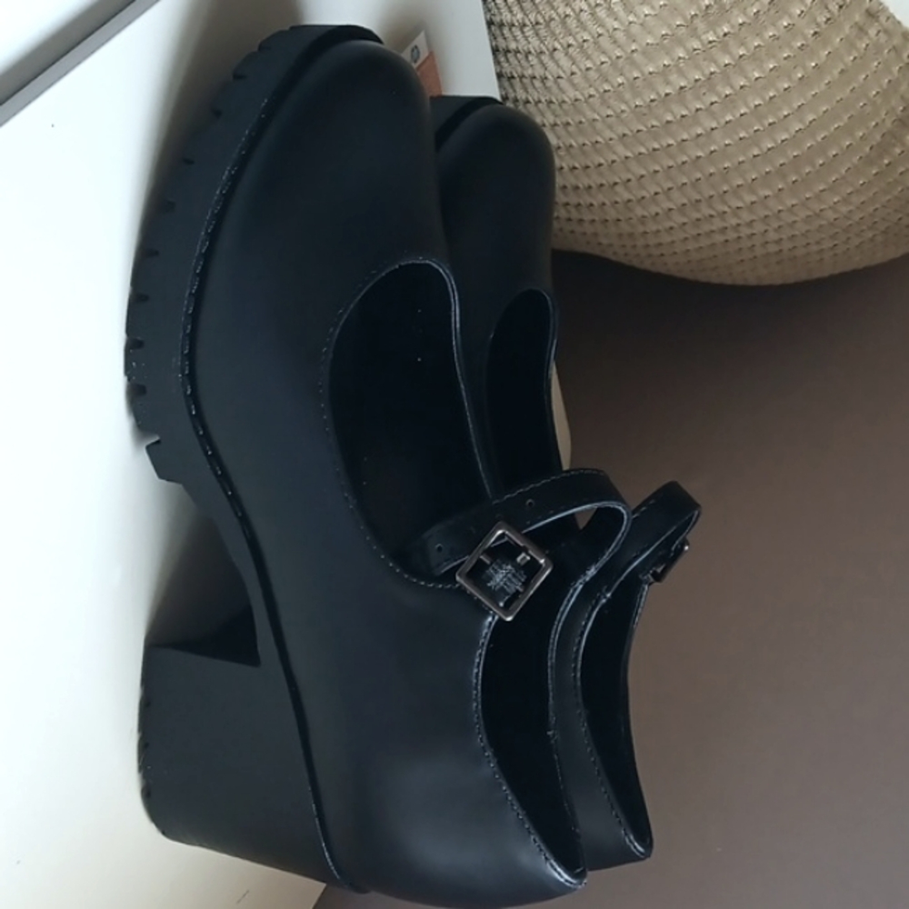 Mary Jane Style platforms